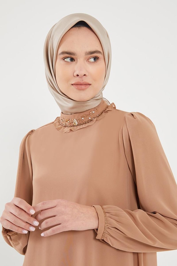 LevidorLevidor Bej Yakası İşlemeli Şifon Abiye Tunik