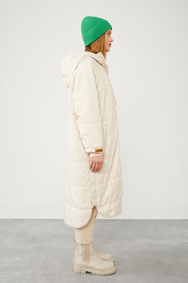 LevidorLevidor Bej Yanları Çıt Çıt Detaylı Kapüşonlu Şişme Mont