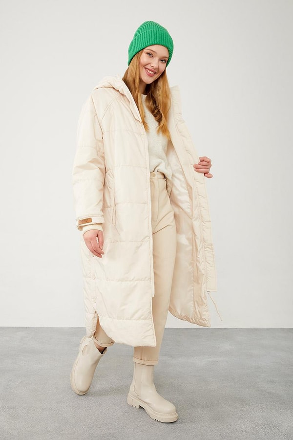 LevidorLevidor Bej Yanları Çıt Çıt Detaylı Kapüşonlu Şişme Mont