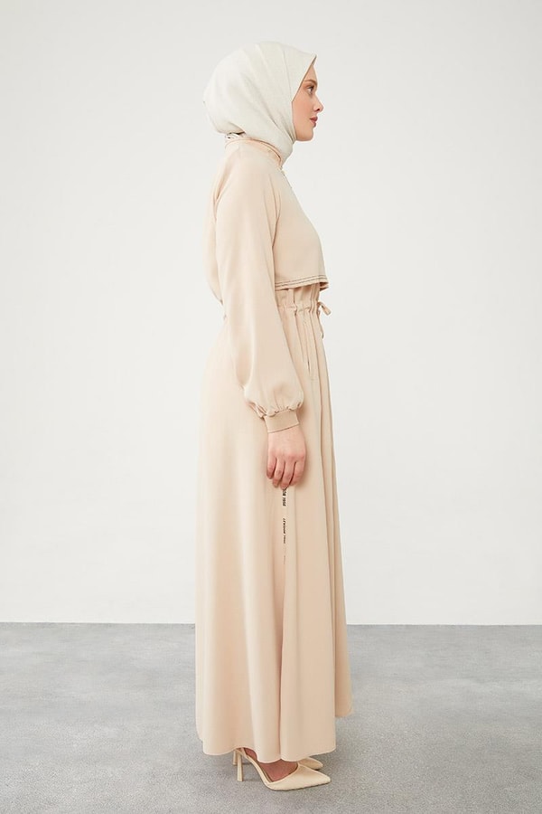 LevidorLevidor Bej Yazı Detaylı Belden Büzgü Detaylı Ferace