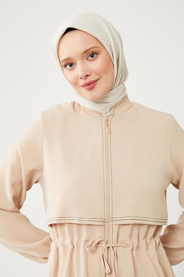 LevidorLevidor Bej Yazı Detaylı Belden Büzgü Detaylı Ferace