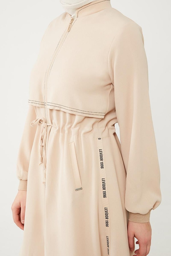 LevidorLevidor Bej Yazı Detaylı Belden Büzgü Detaylı Ferace