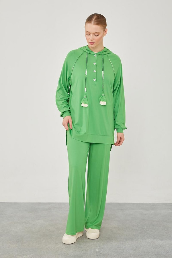 LevidorLevidor Benetton Kapuşonlu Asimetrik Kesim Spor Takım