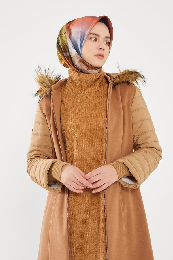 LevidorLevidor Camel Kapitone Kapşonu Kürklü Fermuarlı Kaban