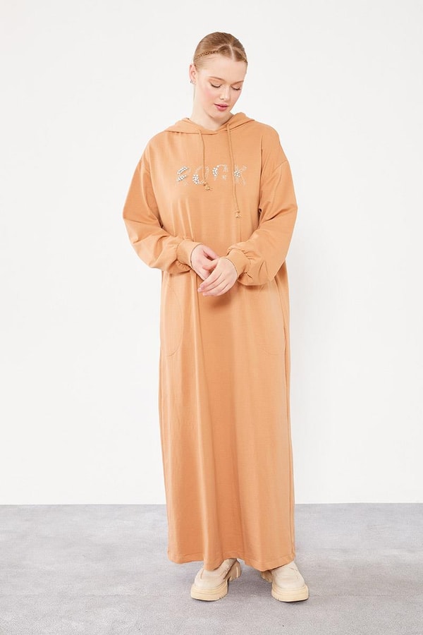 LevidorLevidor Camel Taş İşlemeli Kapuşonlu Oversize Elbise