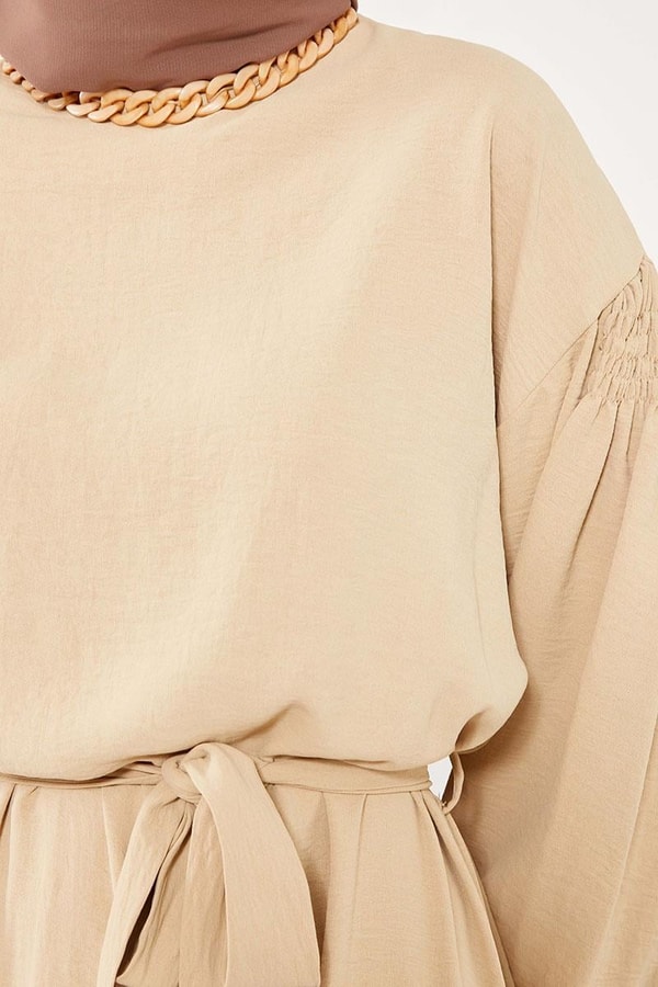 LevidorLevidor Camel Yakası Zincirli Beli Kuşaklı Elbise