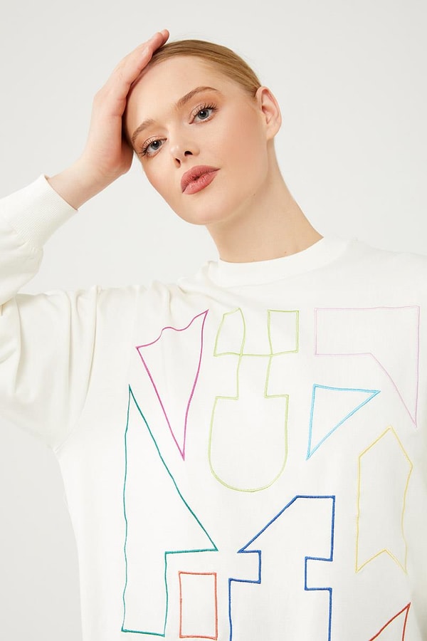 LevidorLevidor Ekru Asimetrik Nakış İşlemeli Sweat