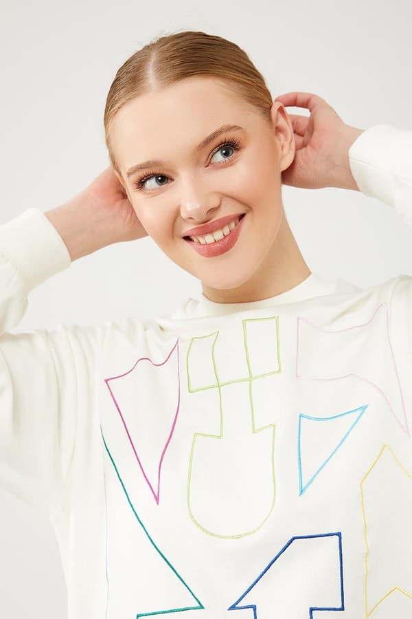 LevidorLevidor Ekru Asimetrik Nakış İşlemeli Sweat