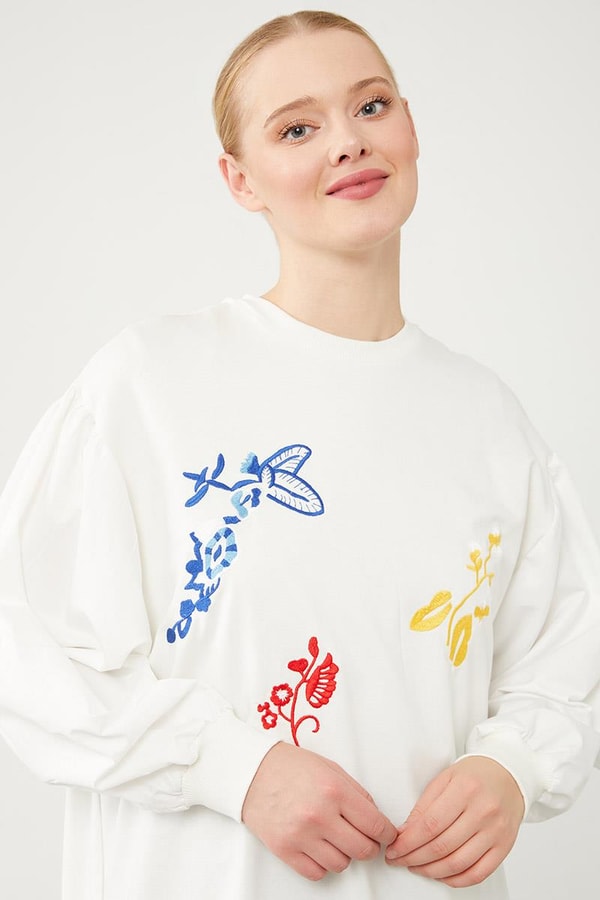 LevidorLevidor Ekru Çiçekli Nakış İşlemeli Sweat