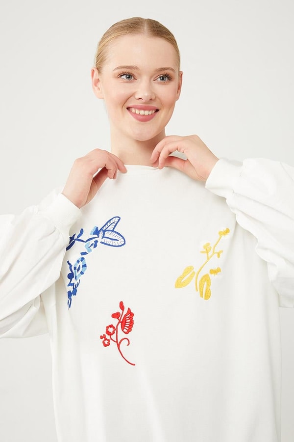 LevidorLevidor Ekru Çiçekli Nakış İşlemeli Sweat