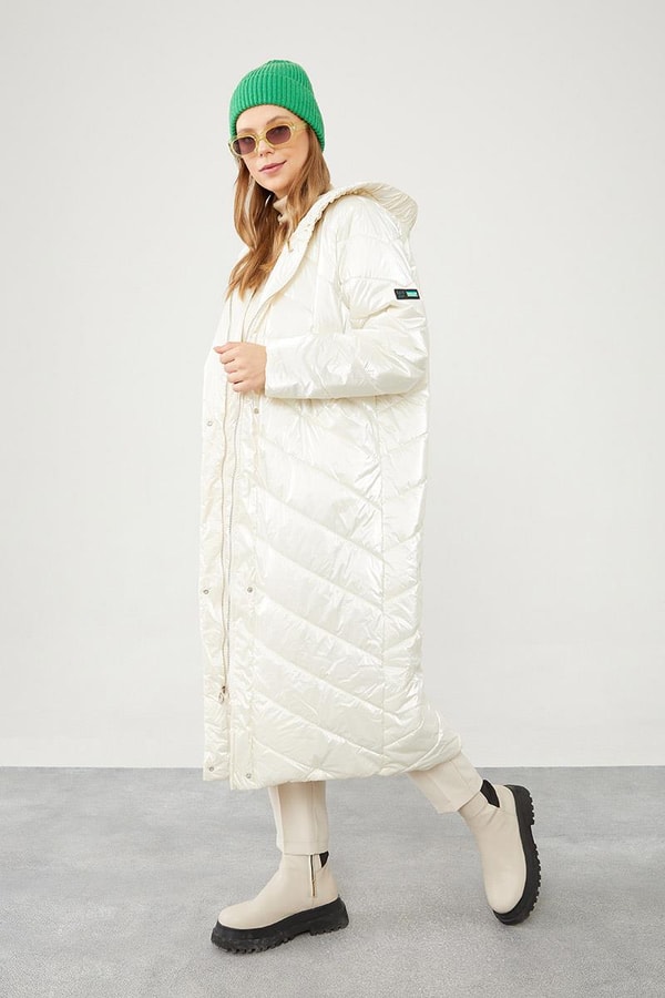 LevidorLevidor Ekru Kapüşonlu Kapitone Şişme Mont