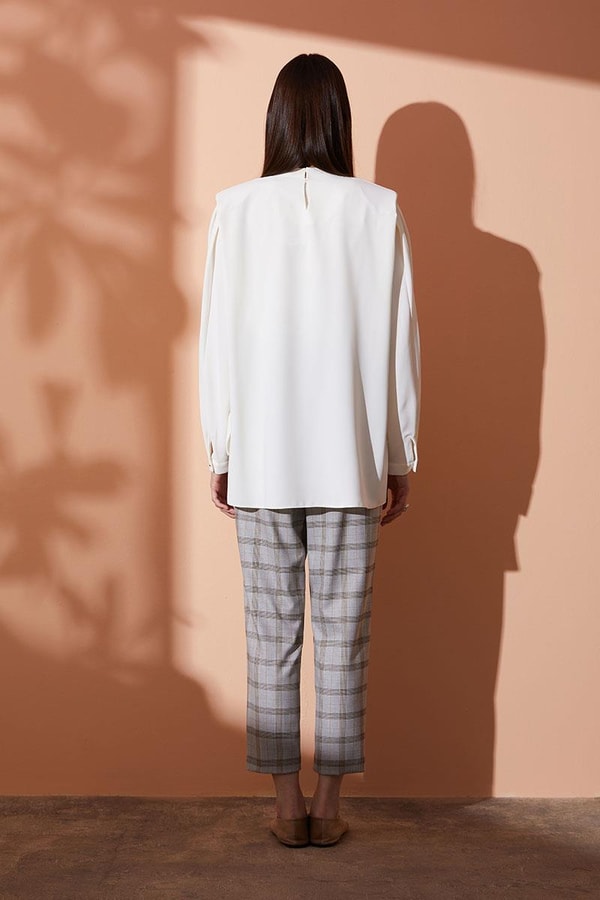 LevidorLevidor Ekru Vatkalı kısa bluz