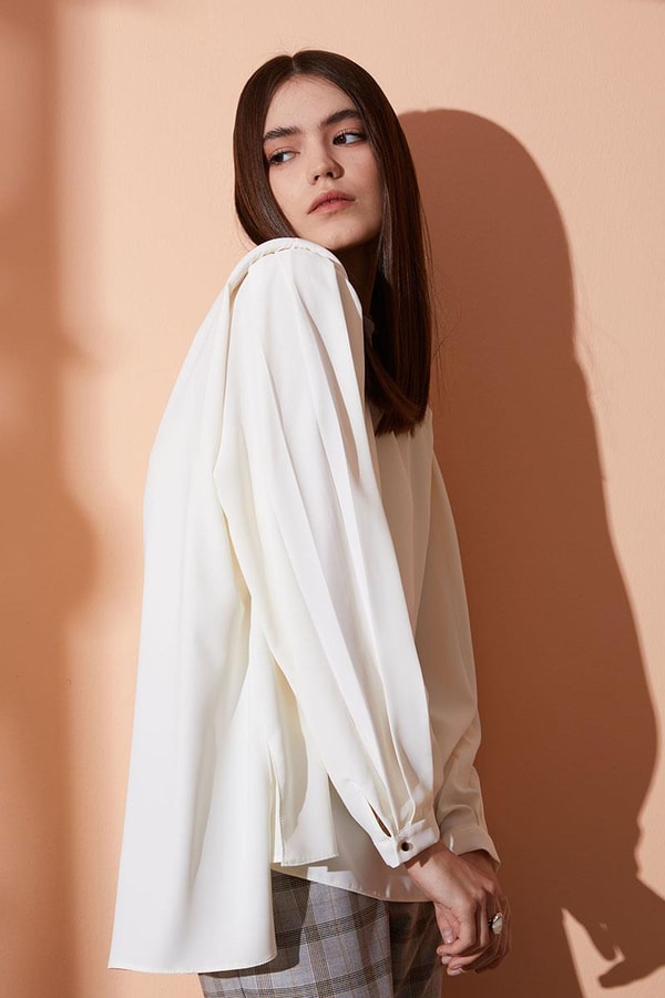 LevidorLevidor Ekru Vatkalı kısa bluz