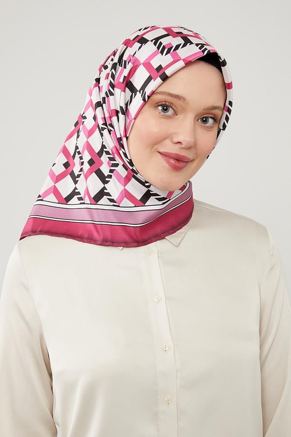 LevidorLevidor Fuşya Üçgen Desenli Trend Twill Eşarp