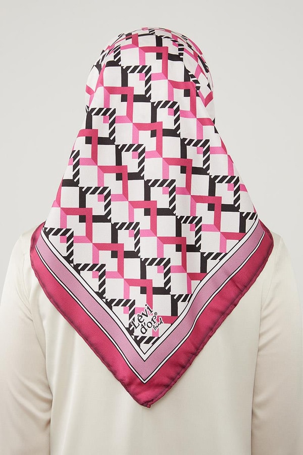 LevidorLevidor Fuşya Üçgen Desenli Trend Twill Eşarp