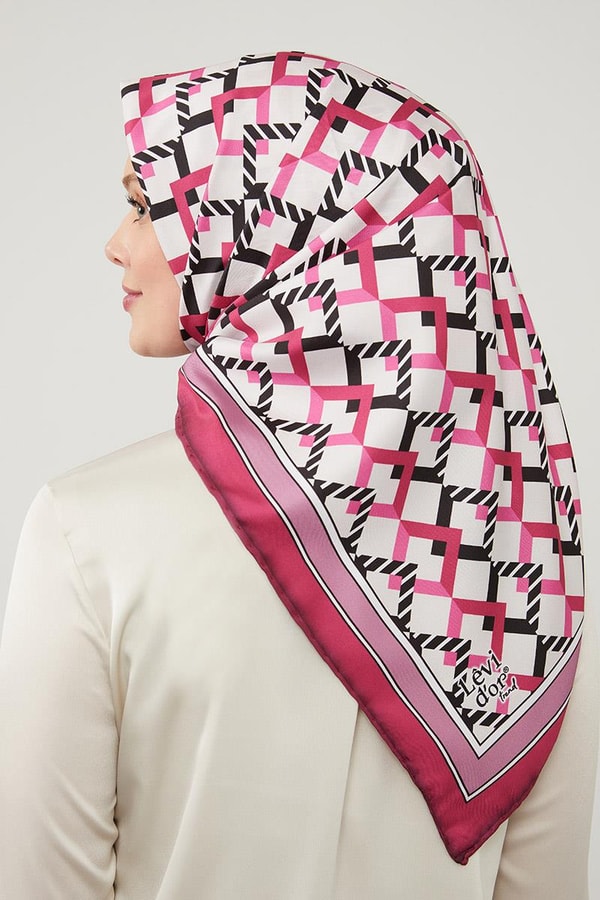 LevidorLevidor Fuşya Üçgen Desenli Trend Twill Eşarp