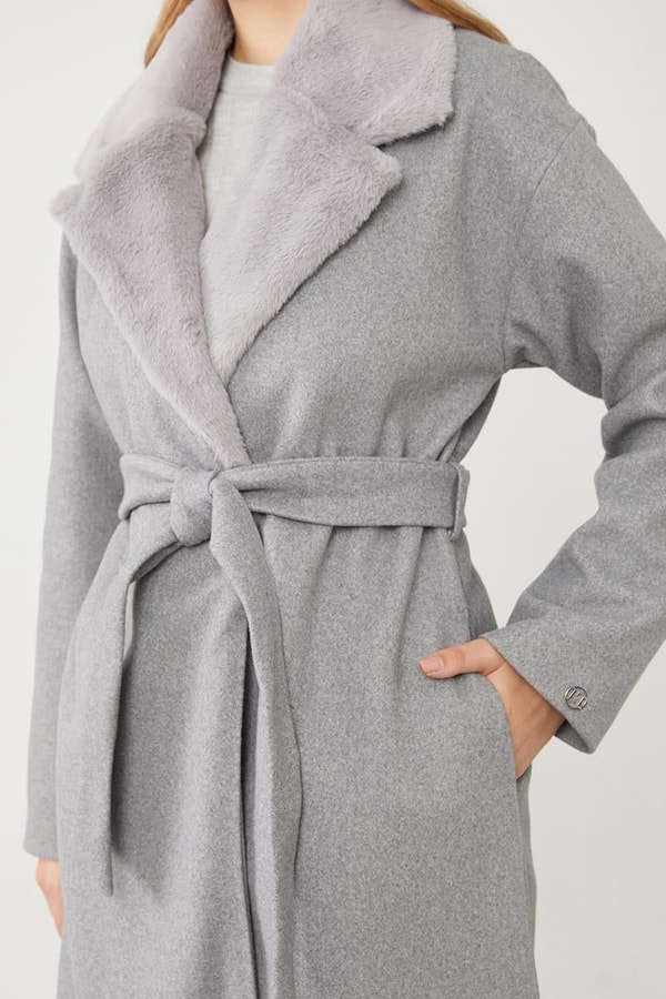 LevidorLevidor Gri Yakası Peluş Detaylı Kuşak Bağlamalı Kaşe Kaban