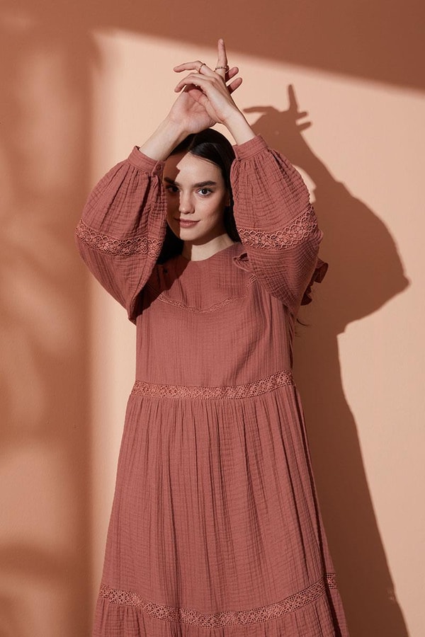 LevidorLevidor Gül Dantelli Elbise