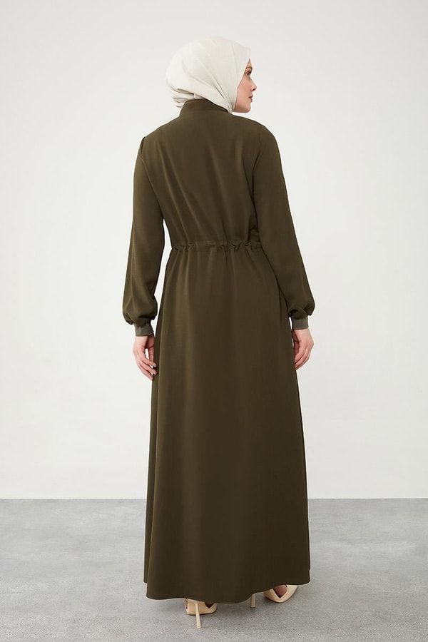 LevidorLevidor Haki Yazı Detaylı Belden Büzgü Detaylı Ferace