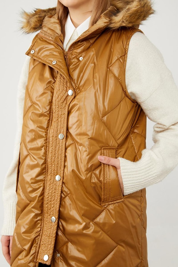 LevidorLevidor Kahve Kapitone Kapüşonlu Çıtçıt Kapamalı Yelek