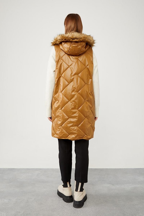 LevidorLevidor Kahve Kapitone Kapüşonlu Çıtçıt Kapamalı Yelek