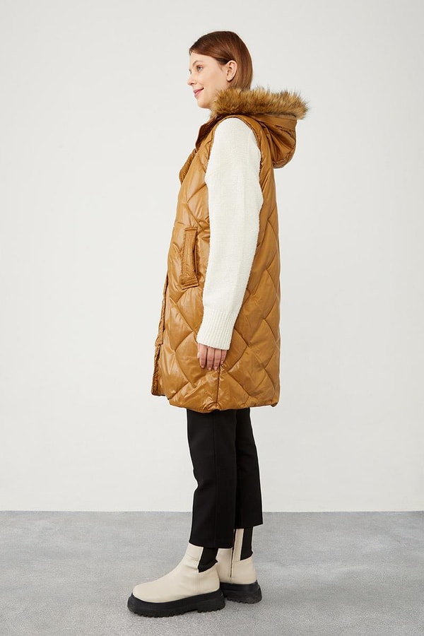 LevidorLevidor Kahve Kapitone Kapüşonlu Çıtçıt Kapamalı Yelek