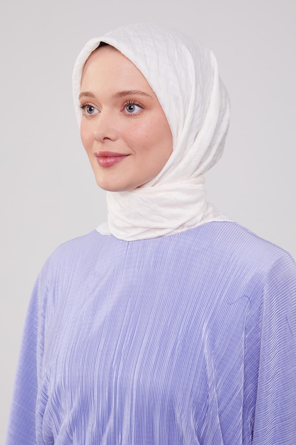 LevidorLevidor Kırık Beyaz Venüs Kare Eşarp