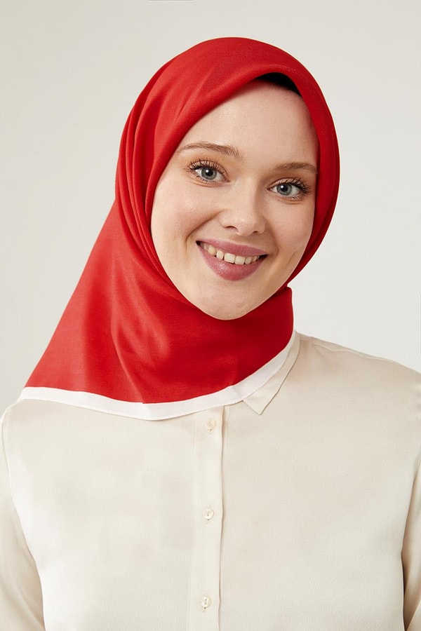 LevidorLevidor Kırmızı Biye Renk Geçişli Prag Eşarp