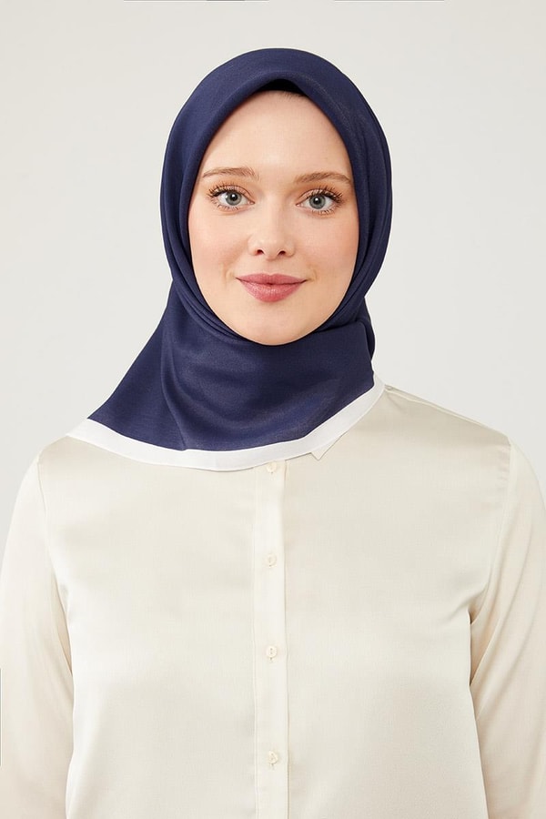 LevidorLevidor Lacivert Biye Renk Geçişli Prag Eşarp