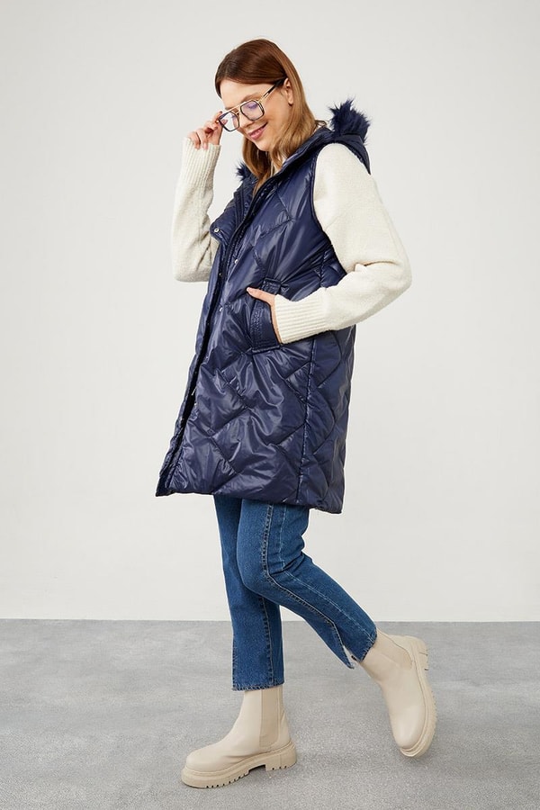 LevidorLevidor Lacivert Kapitone Kapüşonlu Çıtçıt Kapamalı Yelek