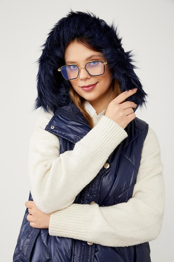 LevidorLevidor Lacivert Kapitone Kapüşonlu Çıtçıt Kapamalı Yelek