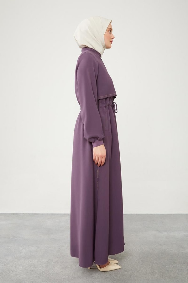 LevidorLevidor Lila Yazı Detaylı Belden Büzgü Detaylı Ferace