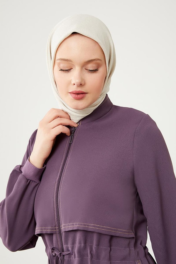 LevidorLevidor Lila Yazı Detaylı Belden Büzgü Detaylı Ferace