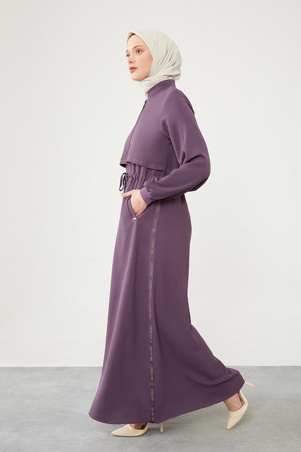 LevidorLevidor Lila Yazı Detaylı Belden Büzgü Detaylı Ferace