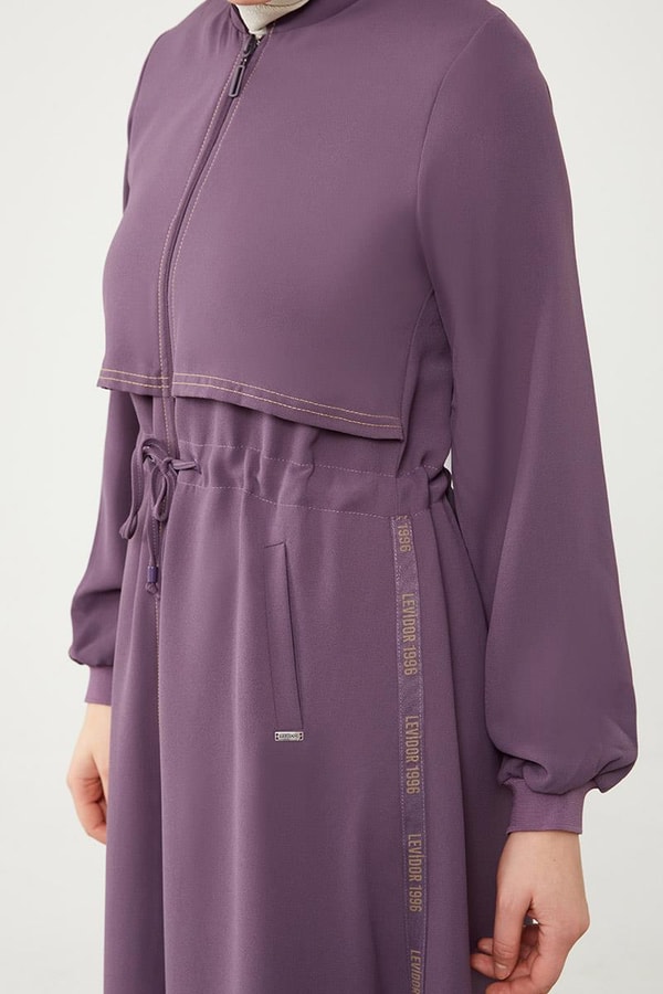 LevidorLevidor Lila Yazı Detaylı Belden Büzgü Detaylı Ferace