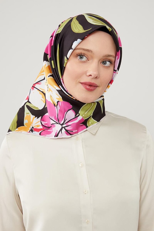 LevidorLevidor Menekşe Açelya Çicek Desenli Trend Twill Eşarp