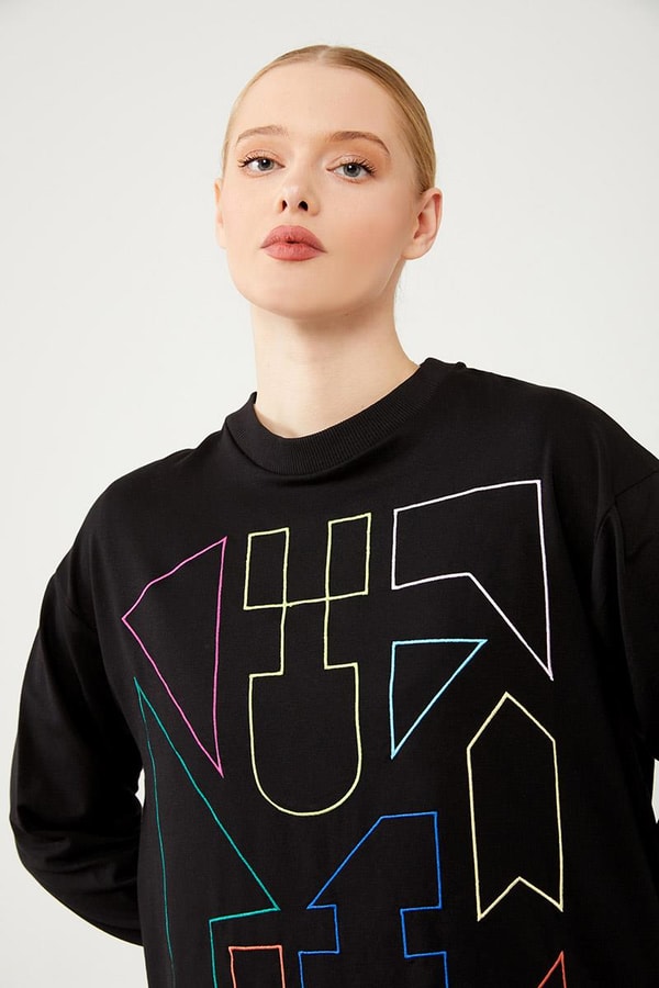 LevidorLevidor Siyah Asimetrik Nakış İşlemeli Sweat