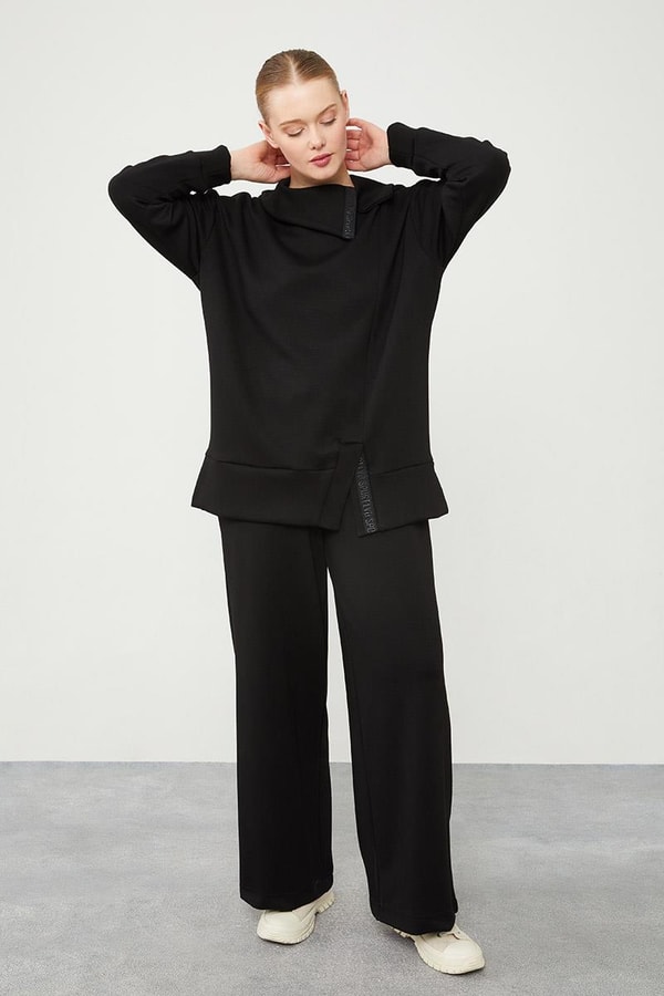 LevidorLevidor Siyah Asimetrik Yaka Spor Takım