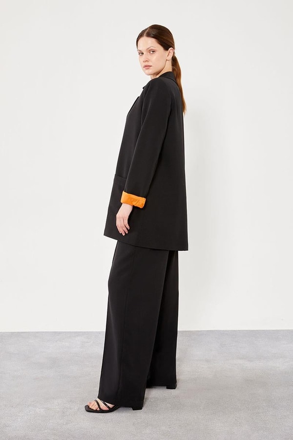 LevidorLevidor Siyah Astarlı Cep Detaylı Pantolonlu Ceket Takım