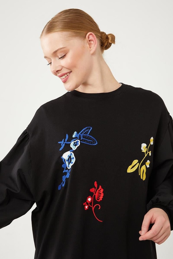 LevidorLevidor Siyah Çiçekli Nakış İşlemeli Sweat