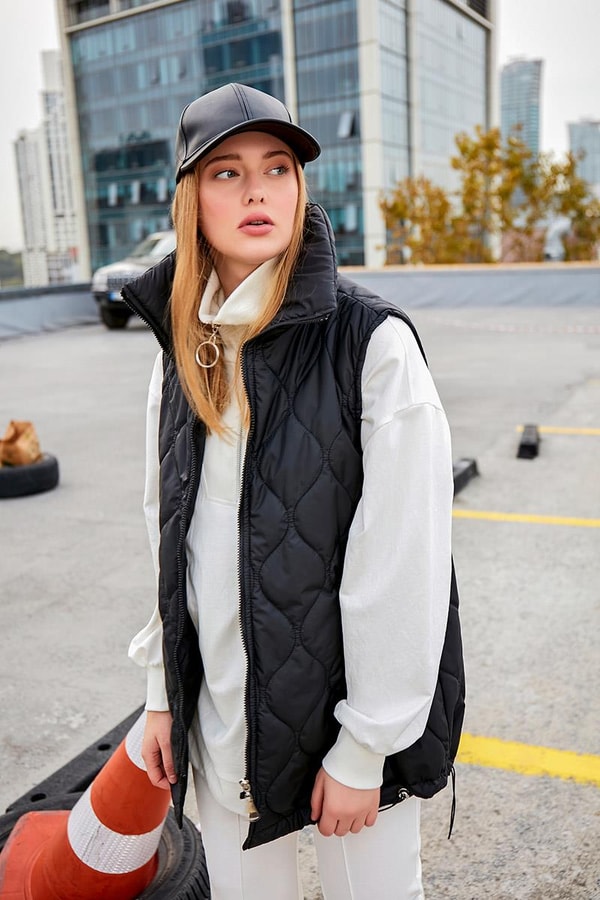 LevidorLevidor Siyah Desenli Kapitone Şişme Yelek