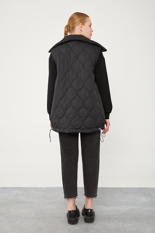 LevidorLevidor Siyah Desenli Kapitone Şişme Yelek