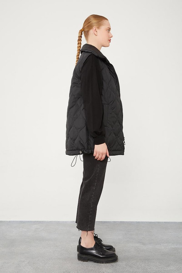 LevidorLevidor Siyah Desenli Kapitone Şişme Yelek