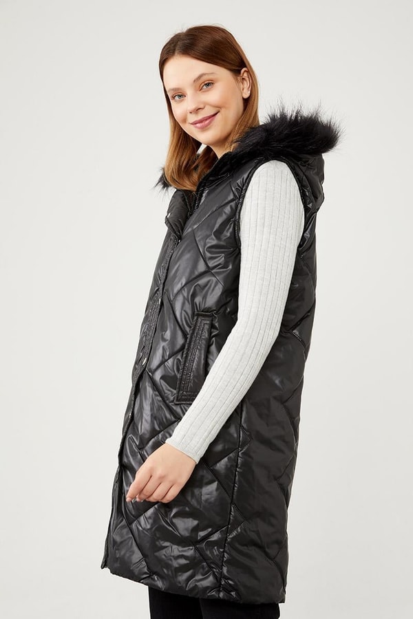 LevidorLevidor Siyah Kapitone Kapüşonlu Çıtçıt Kapamalı Yelek