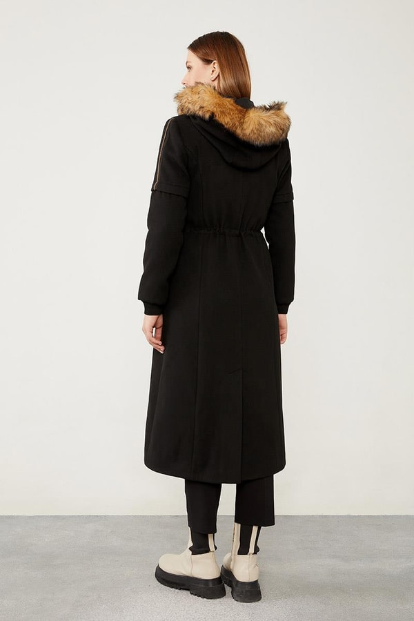 LevidorLevidor Siyah Kapşonu Kürklü Kol Ağzı Ribanalı Kaban