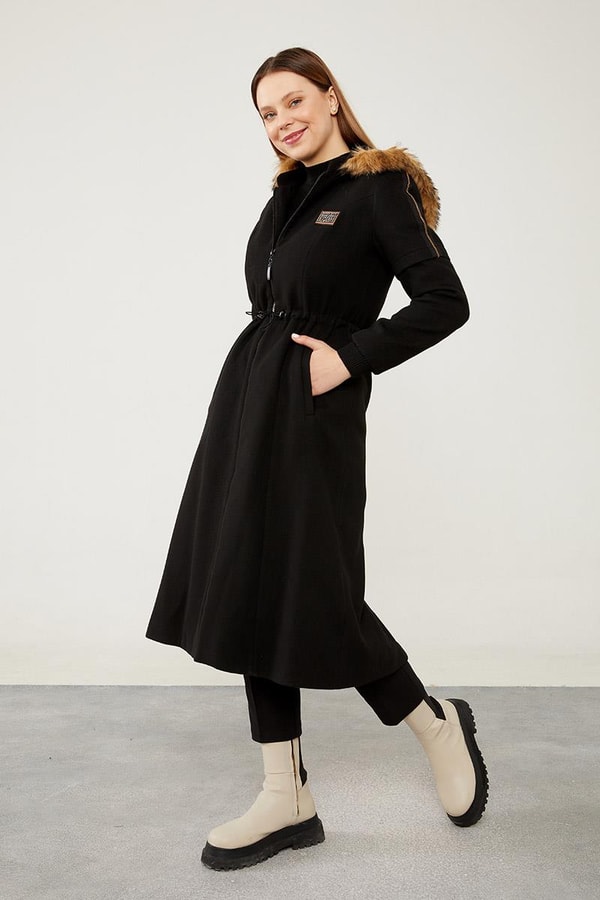 LevidorLevidor Siyah Kapşonu Kürklü Kol Ağzı Ribanalı Kaban