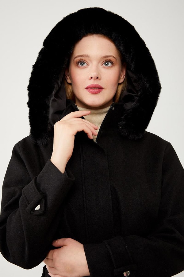 LevidorLevidor Siyah Kapüşonlu Belden Büzgü Detaylı Kaşe Kaban