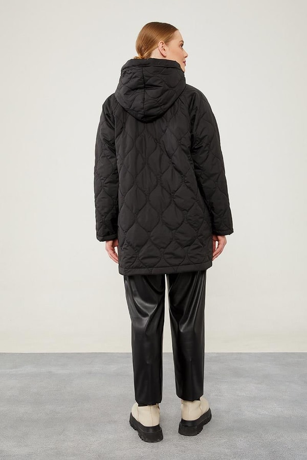 LevidorLevidor Siyah Kapüşonlu Kapitone Kısa Mont
