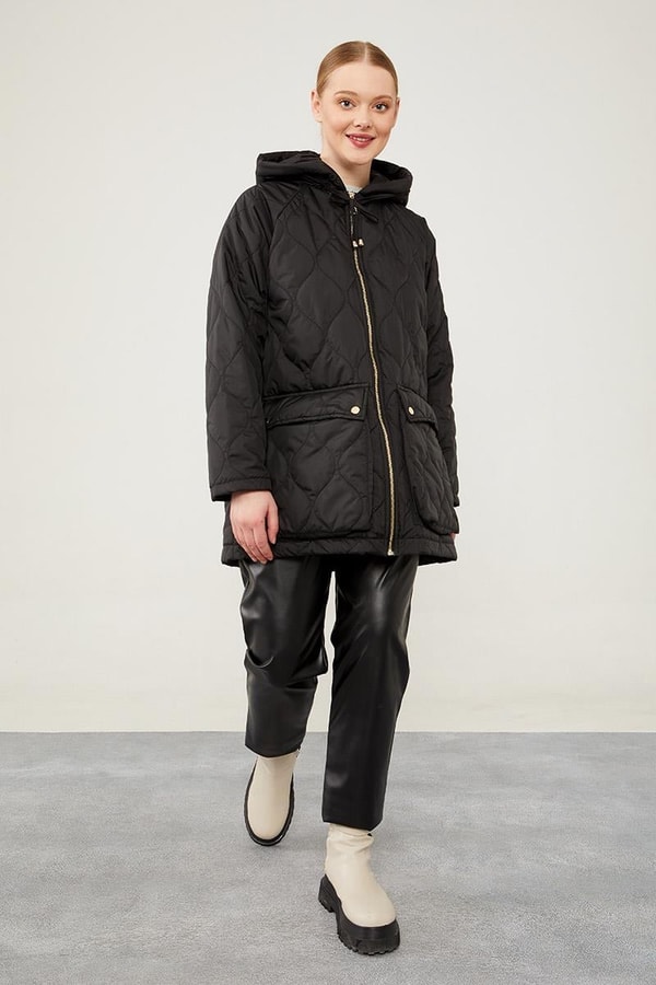 LevidorLevidor Siyah Kapüşonlu Kapitone Kısa Mont