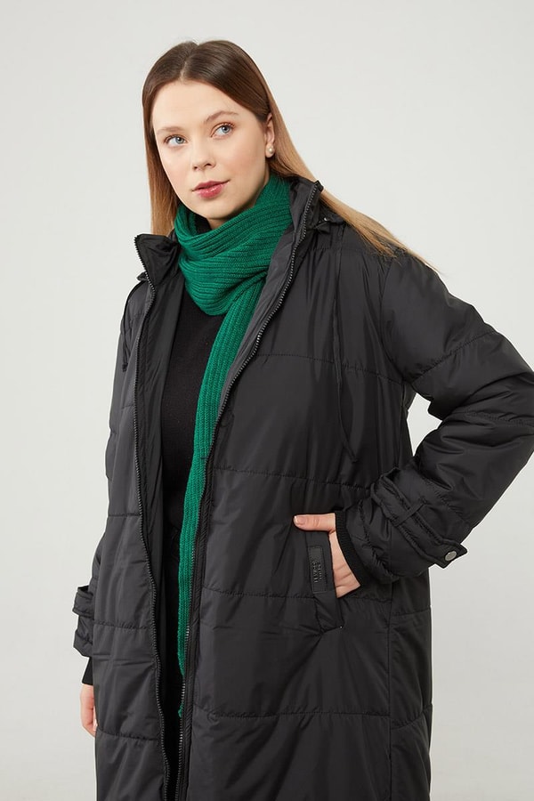 LevidorLevidor Siyah Kapüşonlu Kapitone Kısa Mont